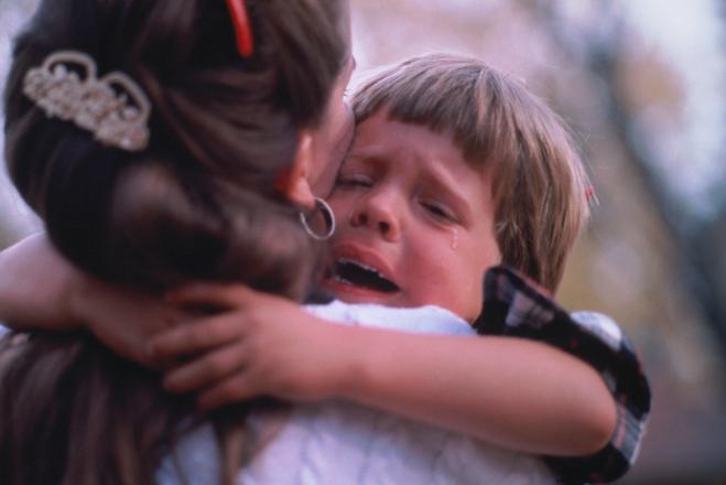 Quá nhìn vào trẻ, nâng nui làm trẻ nhu nhược, không tự tin dễ dàng trở thành ” Tiều bá vương” trong nhà (Ảnh: 105.net)